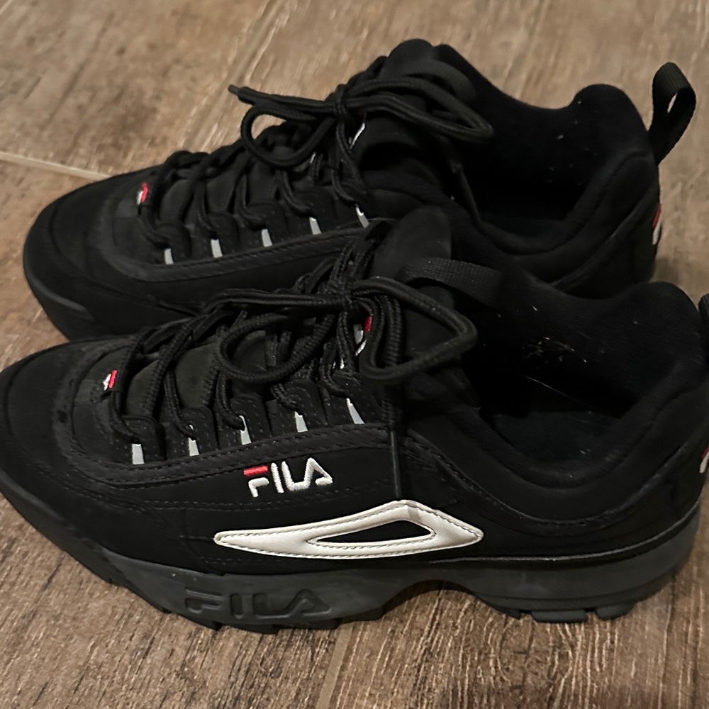 Fila  Black and Red Sneakers. Size 8 - Picture 2 of 7